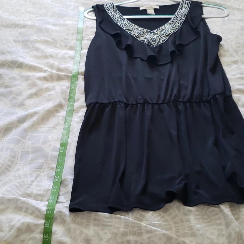 White House Black Market Sleeveless Metallic Embroidered V Neck Peplum Top - Picture 10 of 14